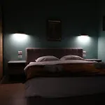 Small Boutique & Garden Appartamento Tirana