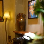 Small Boutique & Garden Apartment *