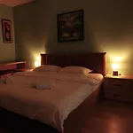 Small Boutique & Garden Appartamento Tirana