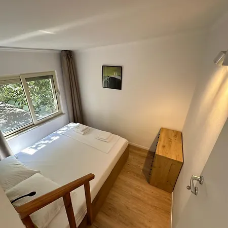 Small Boutique & Garden Apartamento Tirana