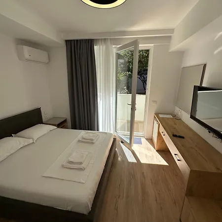 Small Boutique & Garden Apartamento