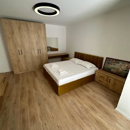 Small Boutique & Garden Apartamento Tirana