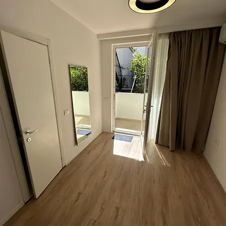 Small Boutique & Garden Apartamento