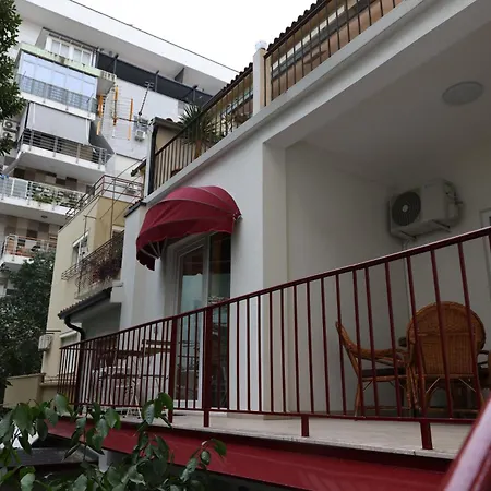 Small Boutique & Garden Apartamento
