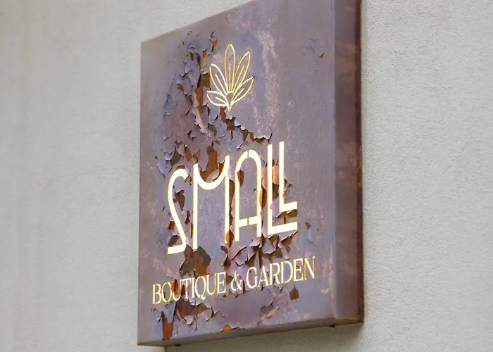 Small Boutique & Garden *