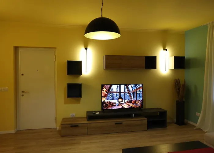 Small Boutique & Garden * Tiran