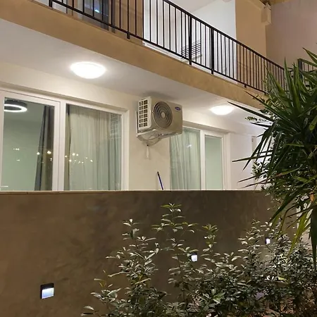 Small Boutique & Garden Διαμέρισμα