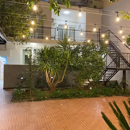 Small Boutique & Garden Τίρανα