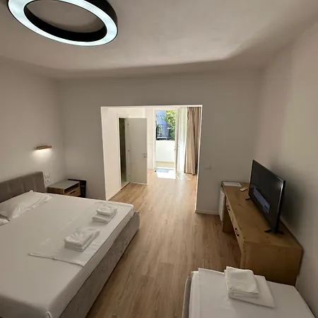 Small Boutique & Garden * Τίρανα