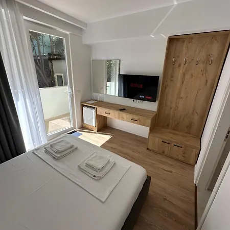 Small Boutique & Garden Daire