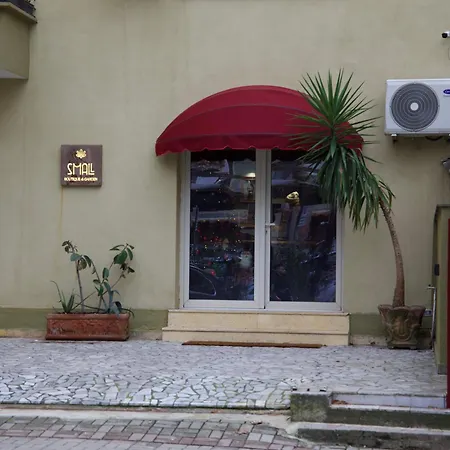 Small Boutique & Garden 公寓 地拉那