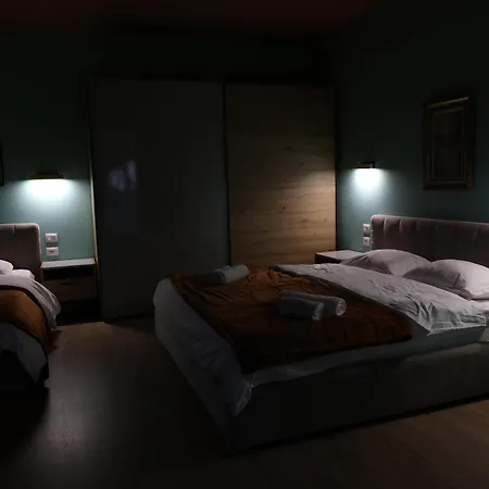 Small Boutique & Garden Apartament *