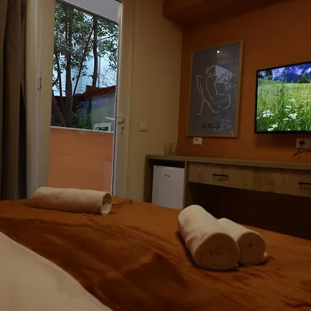 Small Boutique & Garden Apartmán Tirana