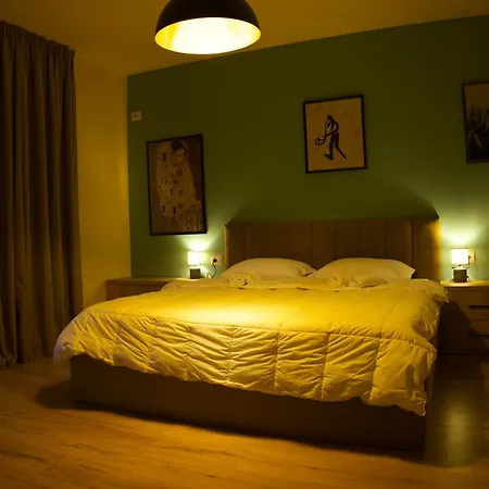 Small Boutique & Garden Apartament *