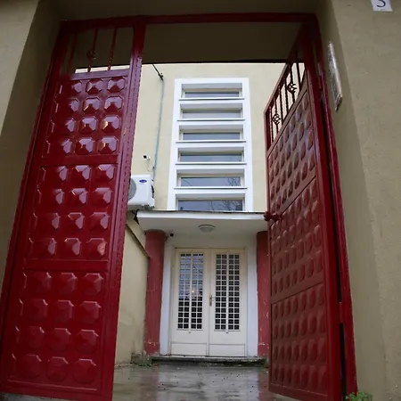 Small Boutique & Garden *