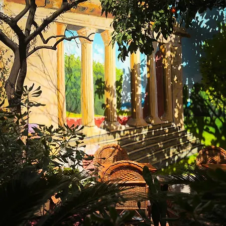 Small Boutique & Garden Appartement