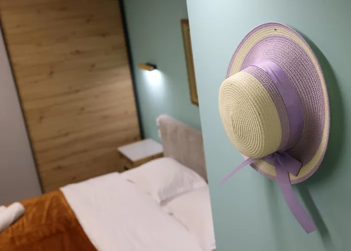 Small Boutique & Garden Apartment