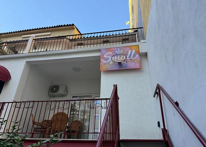 Small Boutique & Garden Apartment